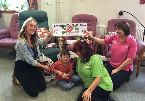 Tracy Kiss Donates Food To The Florence Nightingale Hospice